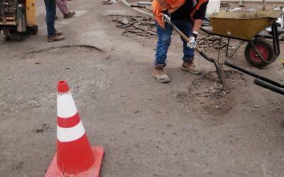 Labores de bacheo mejoran tránsito en calle Juan Martínez