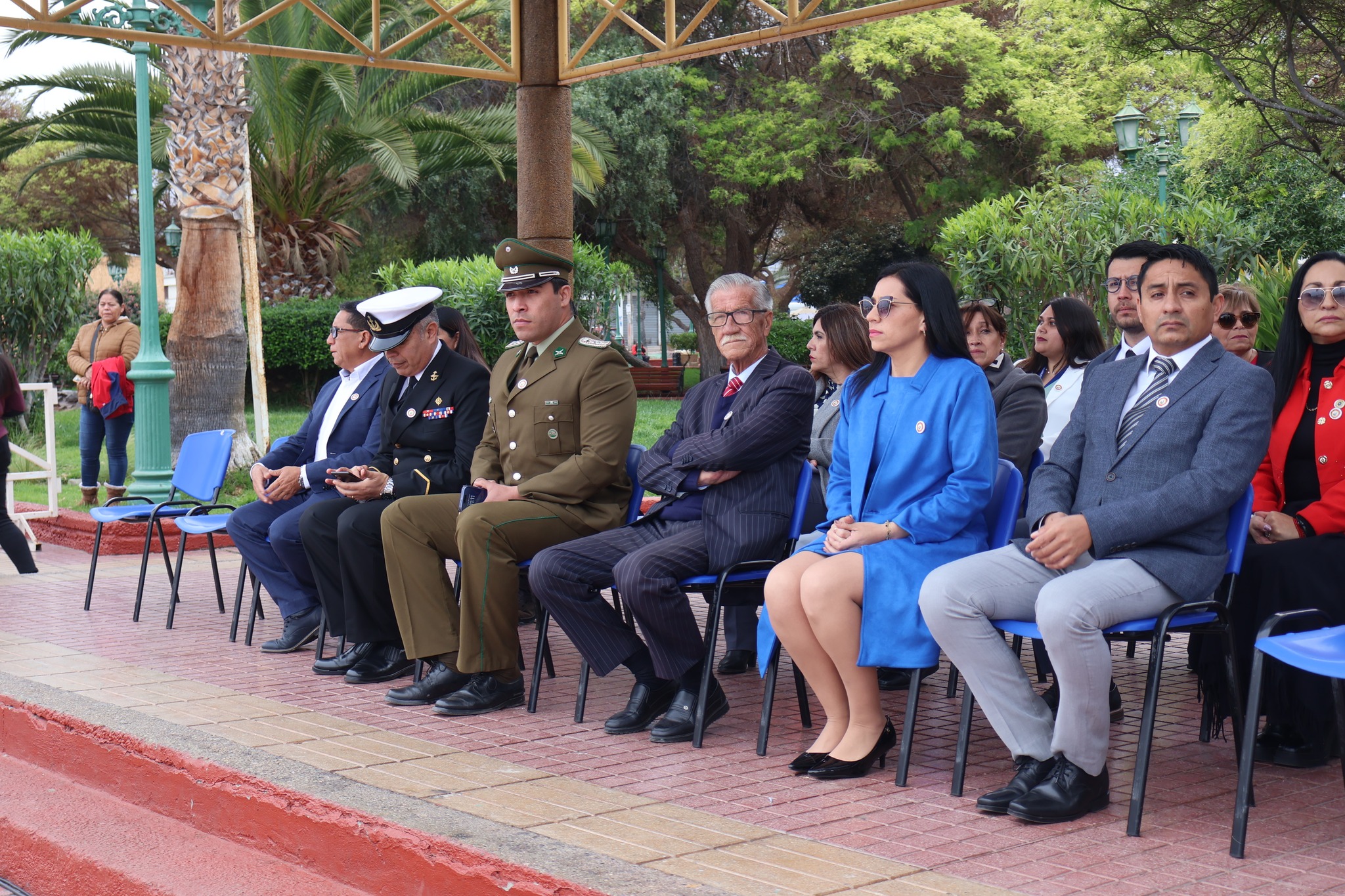 Autoridades comunales y representantes de FF.AA. acompañan la ceremonia del 86° aniversario del Liceo José Miguel Quiroz.