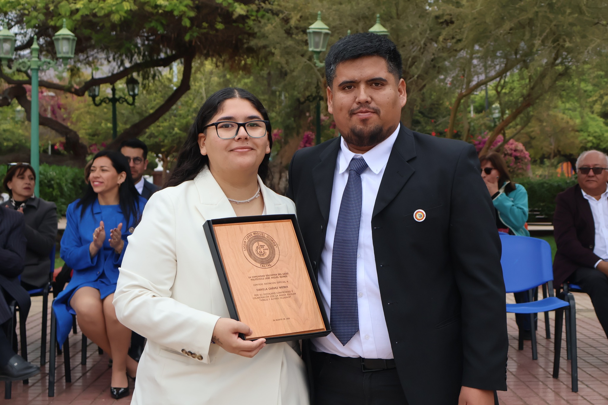 Daniela Chavez Rivera es distinguida por su destacada labor en el Liceo Politecnico Jose Miguel Quiroz.