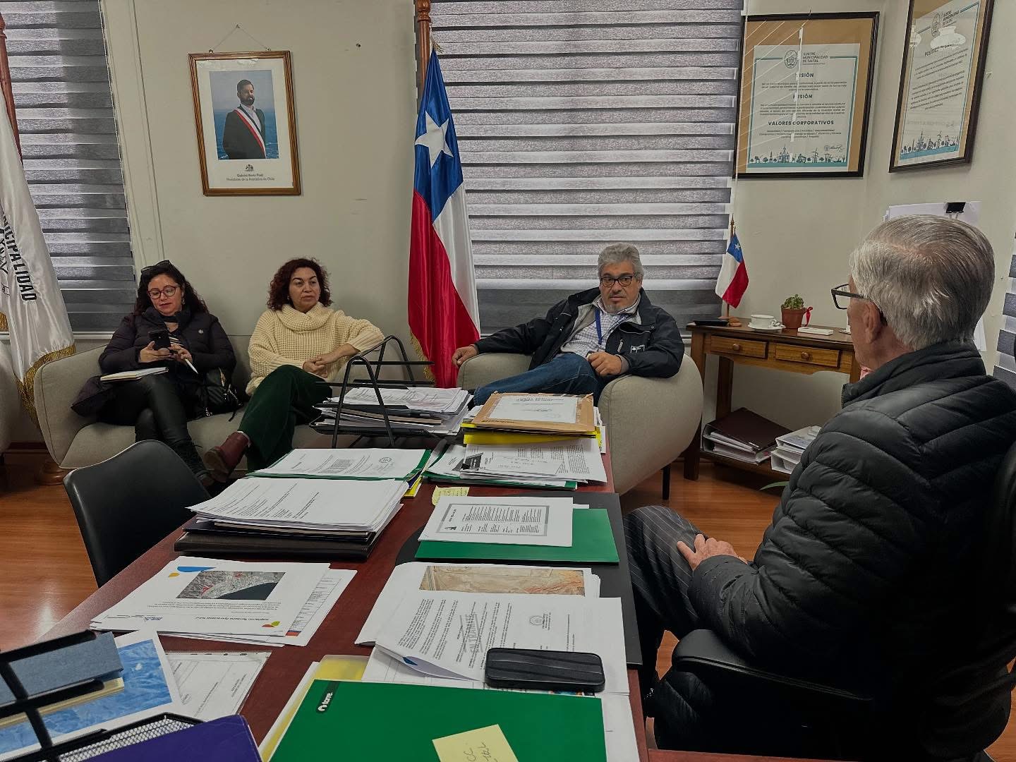 Mesa de trabajo entre municipio y MOP donde se acordan próximos pasos para los proyectos hídricos de Taltal.