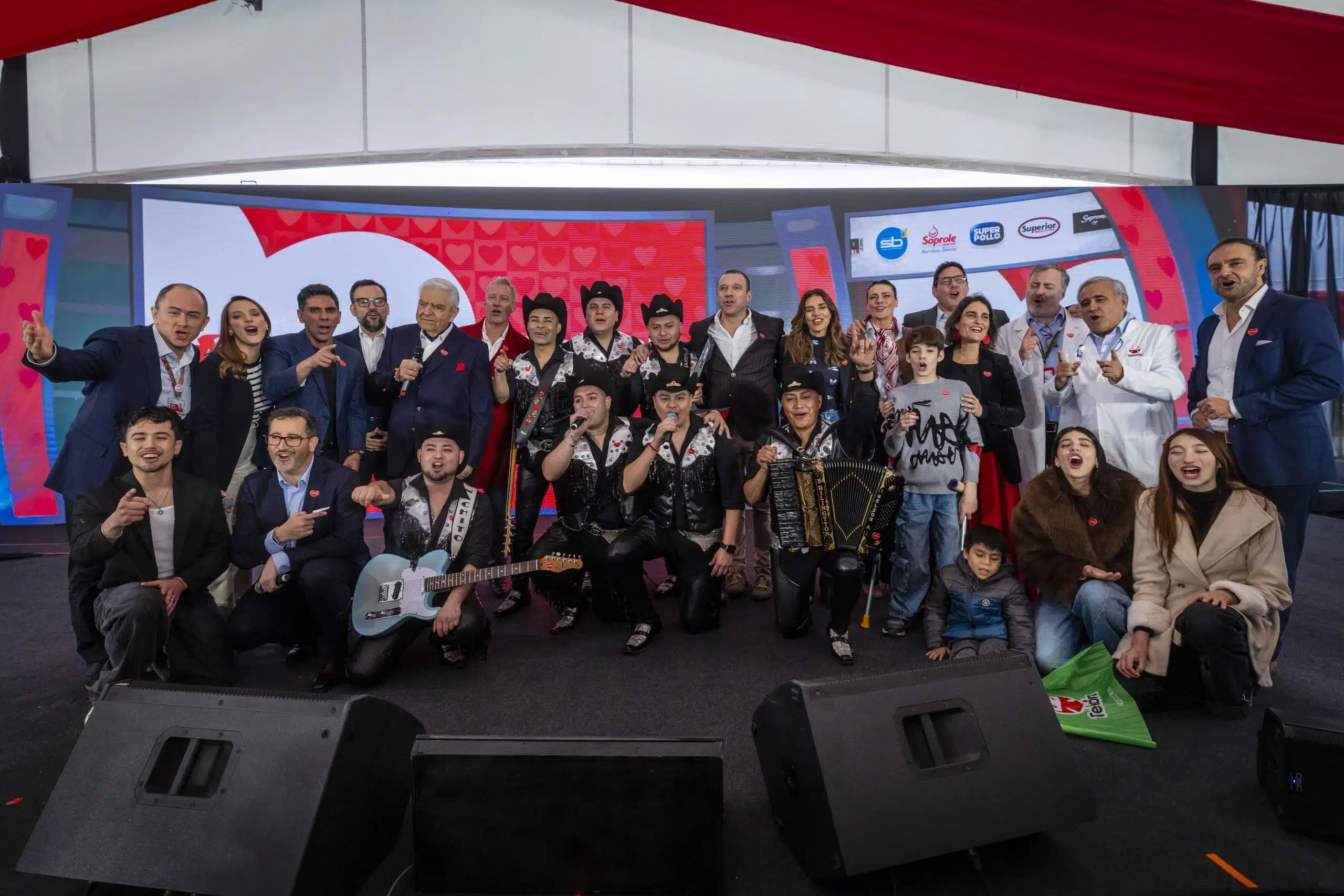 Artistas y animadores dan el puntapié inicial para la edición 2025 de la Teletón.