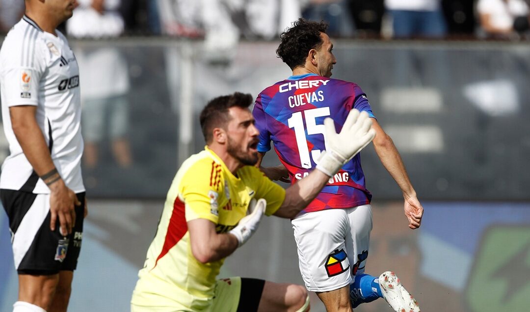 Católica humilla 4–1 a Colo Colo en el Monumental y agudiza la crisis alba