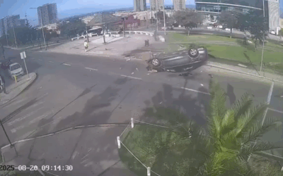 Transeúntes reducen a conductor tras volcamiento en el norte de Antofagasta: denuncian presunta ebriedad