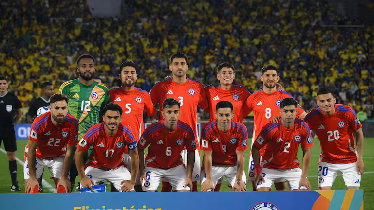 formacion-selección-chilena-futbol-eliminatorias2026-brasil-pulsocomunal.jpg Formación de Chile para enfrentar a Brasil en el Maracaná, destaca el debut de Vigouroux e Iván Román.