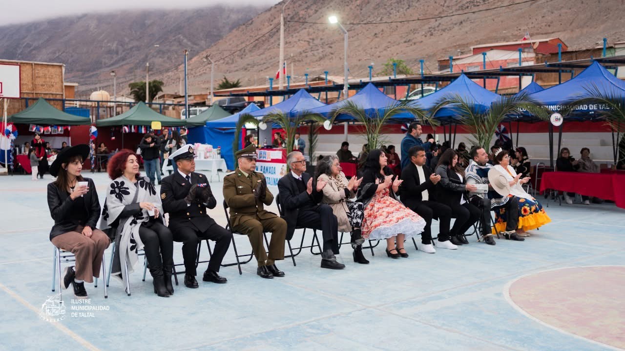 Autoridades comunales, Carabineros y Armada presentes en la Fiesta de la Chilenidad en Paposo.