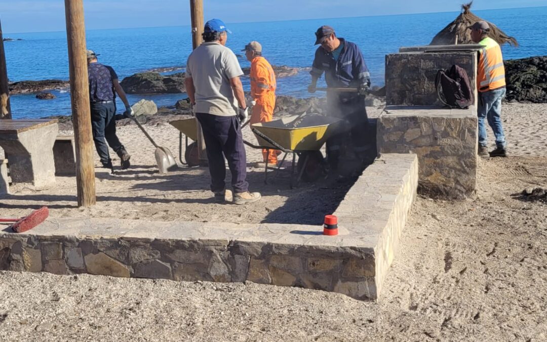 Muelle de Piedra: Municipio limpia y repara quinchos del sector Playas