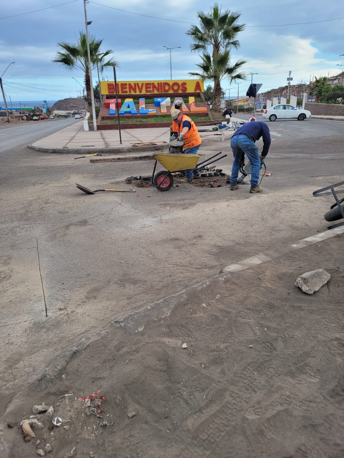 541509769_1188743786619697_5869246767582359249_n Monitoras apoyan a adultas mayores en actividad manual.