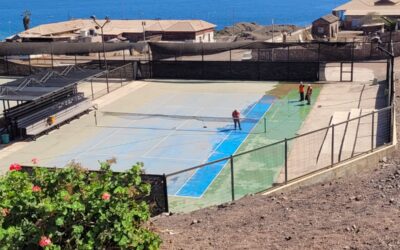 Limpieza y mantención de las canchas de tenis municipales