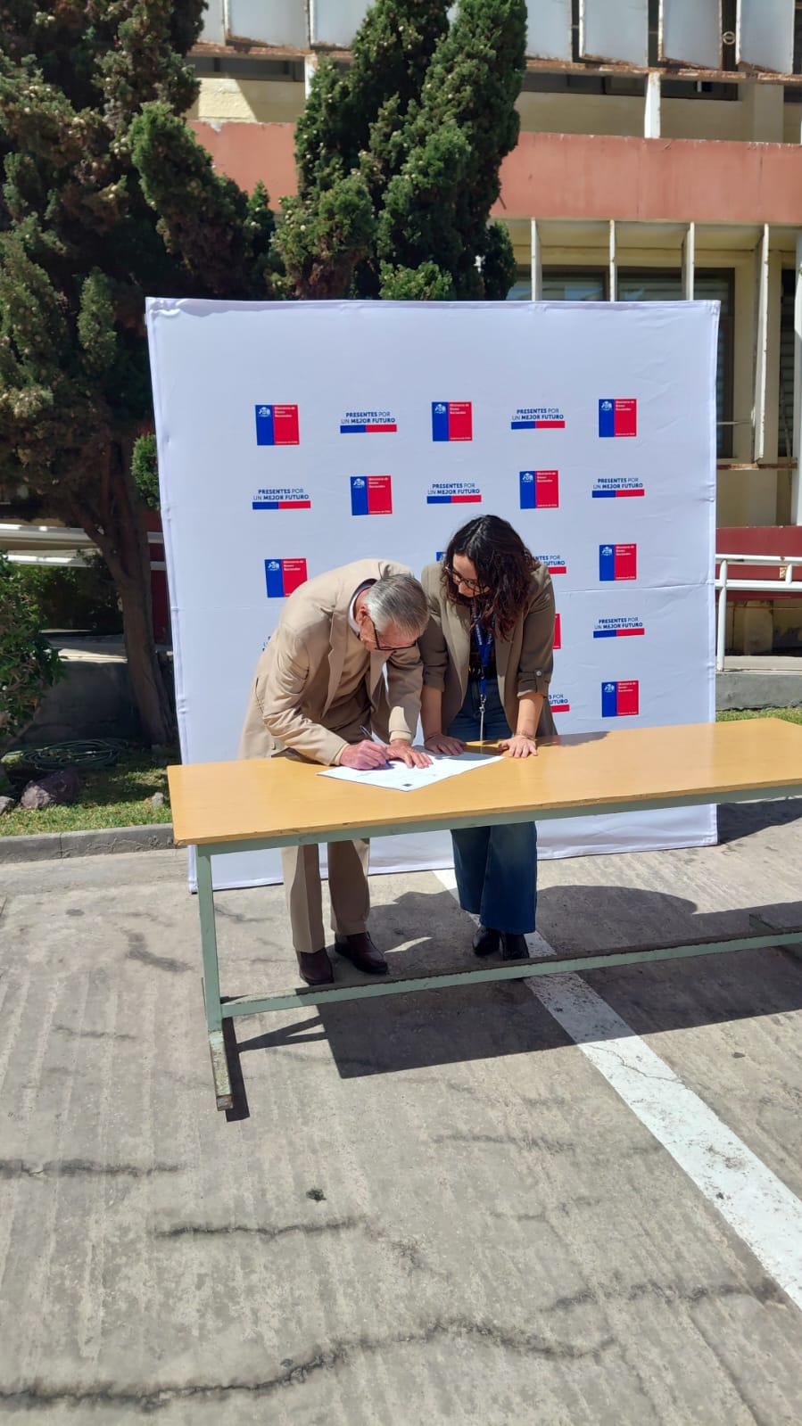 542756767_1189649113195831_7577267849174880765_n Firma del convenio de colaboración para elaborar el PLADETUR en Taltal.