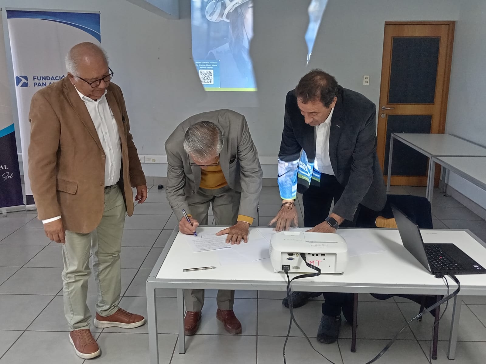 Firma de convenio entre la Municipalidad de Taltal y Pan American Silver para impulsar el PLADeTur.