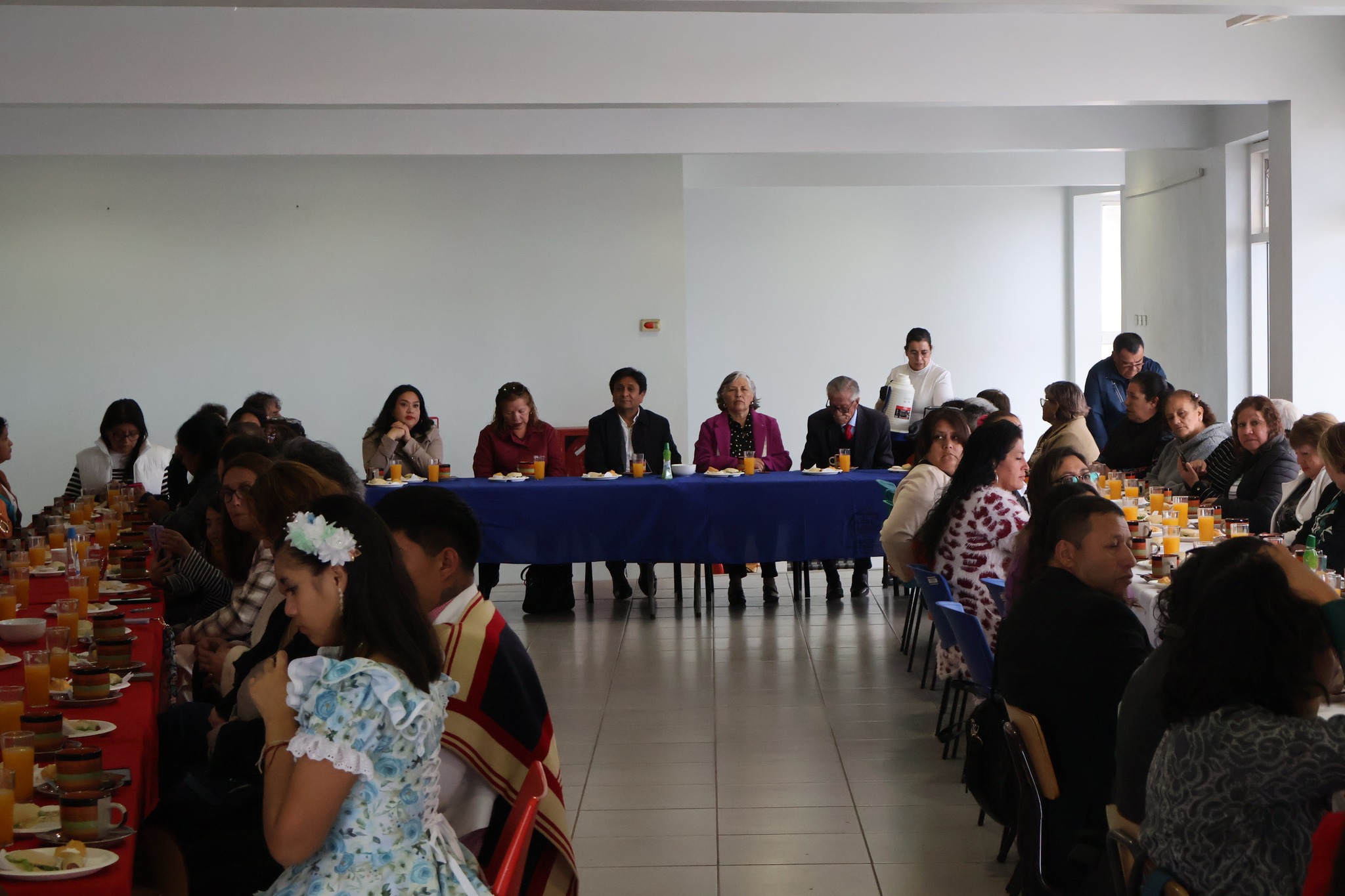 Dirigentes sociales, autoridades locales y regionales participan en desayuno de trabajo en el Centro Cultural de Taltal.