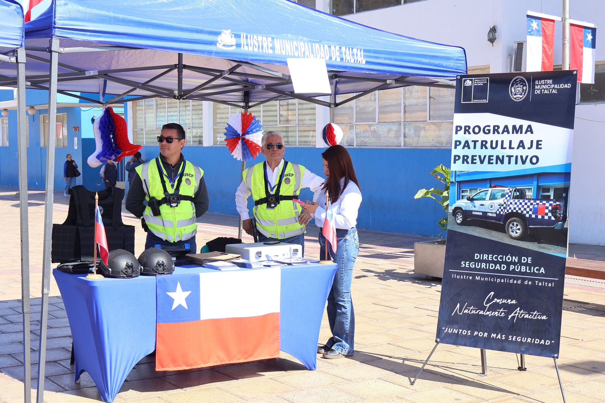 Stand de patrullaje preventivo municipal en la Fonda Preventiva de Taltal