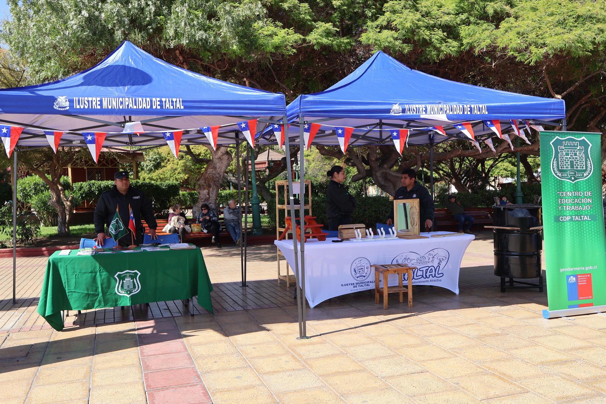 Stand de Gendarmería y trabajos de reinserción en la Fonda Preventiva de Taltal
