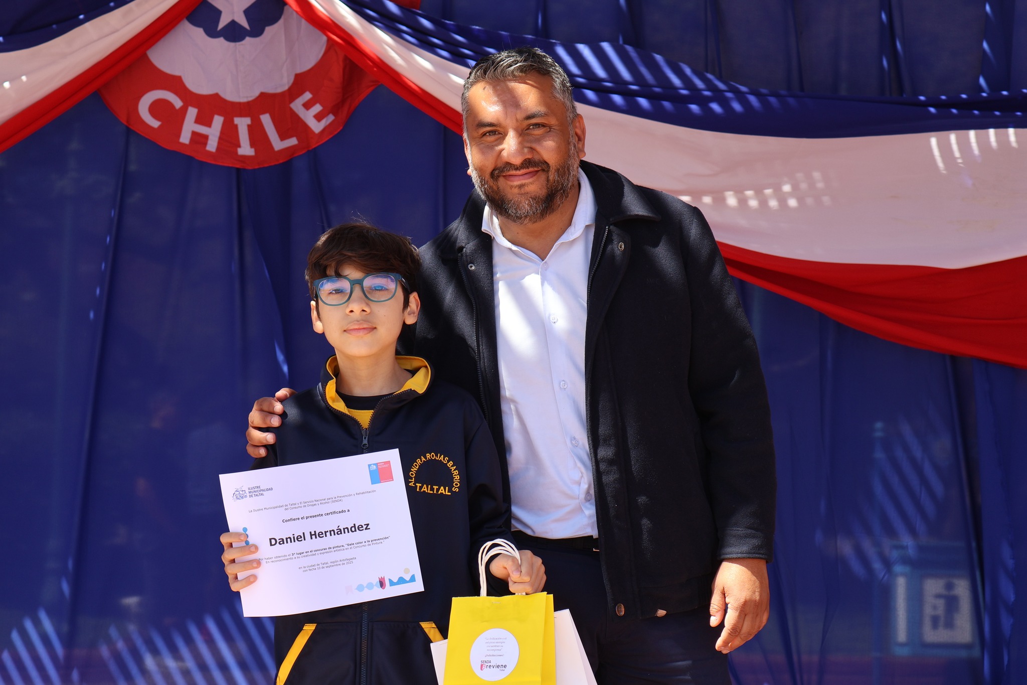 Alumno Daniel Hernández recibe reconocimiento en concurso Dale Color a la Prevención