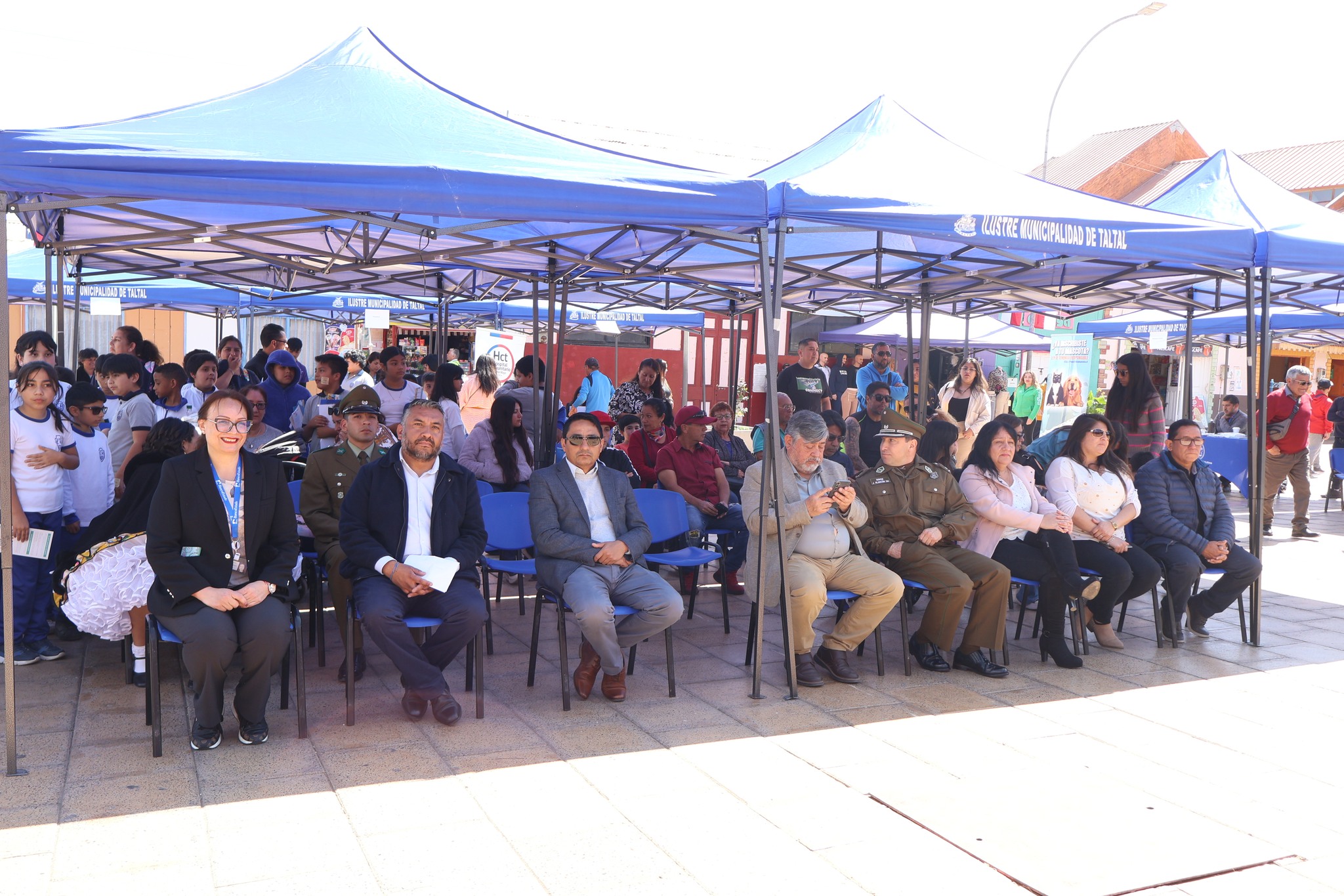 Autoridades y vecinos en la inauguración de la Fonda Preventiva de Taltal