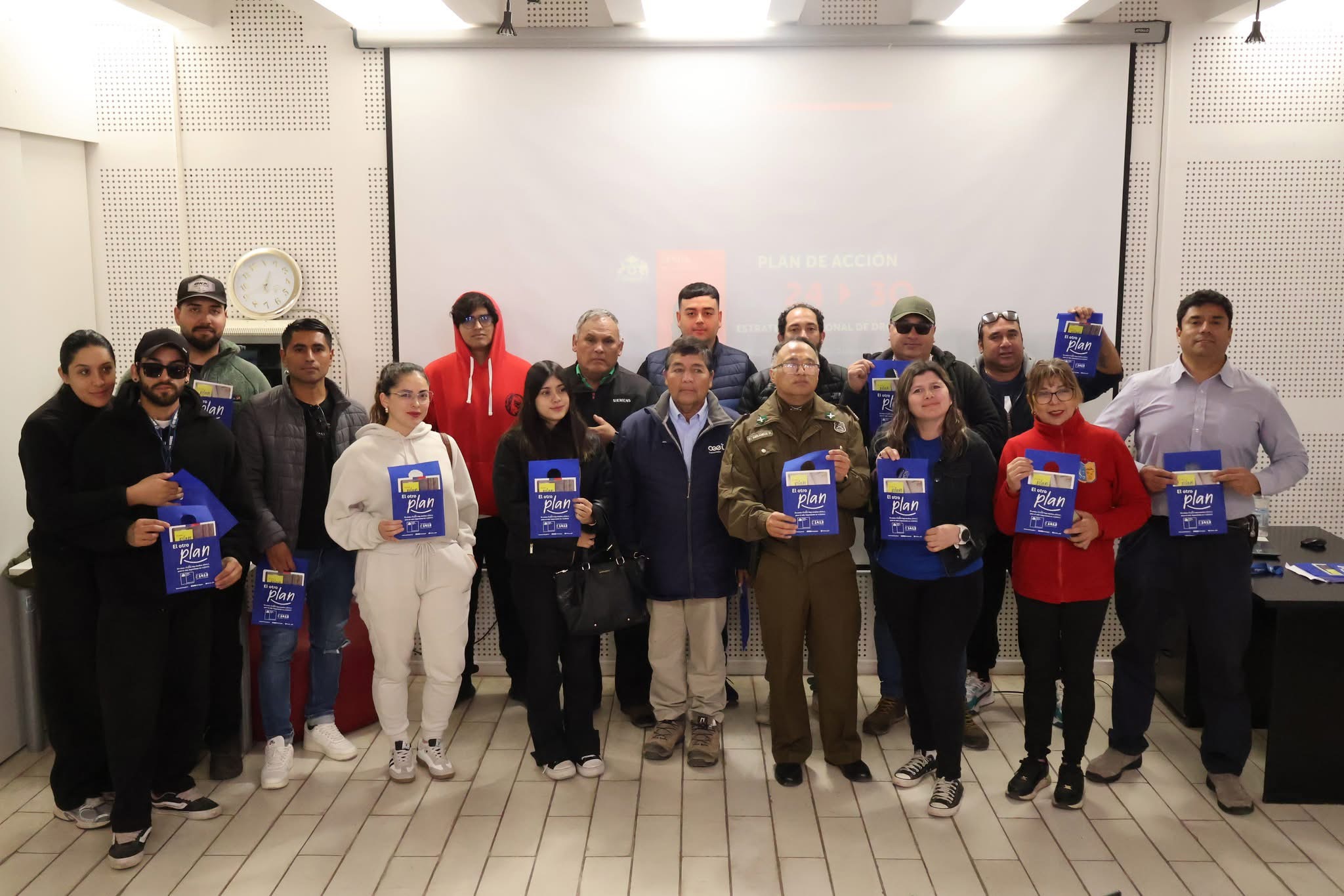 Charla preventiva por Fiestas Patrias en la Biblioteca Municipal de Taltal con Senda y Carabineros