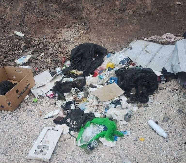 Vecinos denuncian microbasural en sector de la Puntilla: acusan abandono de desechos domiciliarios
