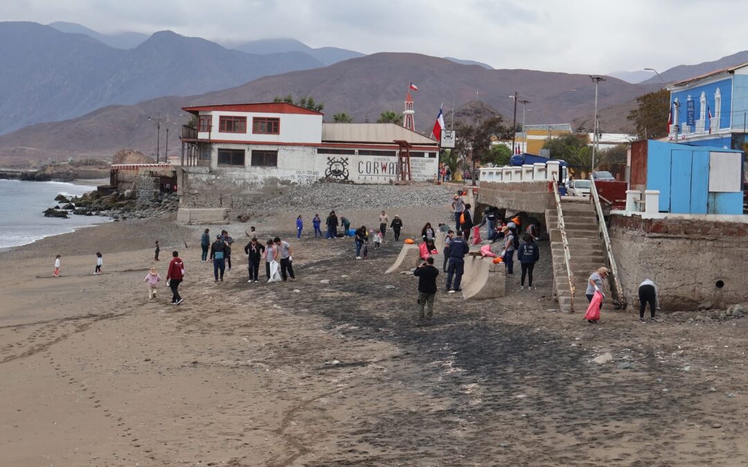 Taltal se movilizó en gran jornada de limpieza de playas