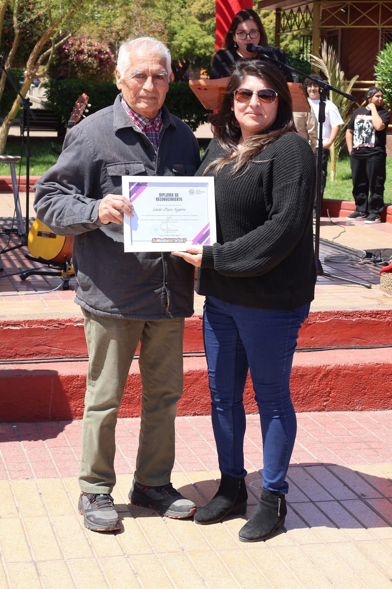 Guido Olave Aguirre recibe reconocimiento en ceremonia del Día del Turismo en Taltal.