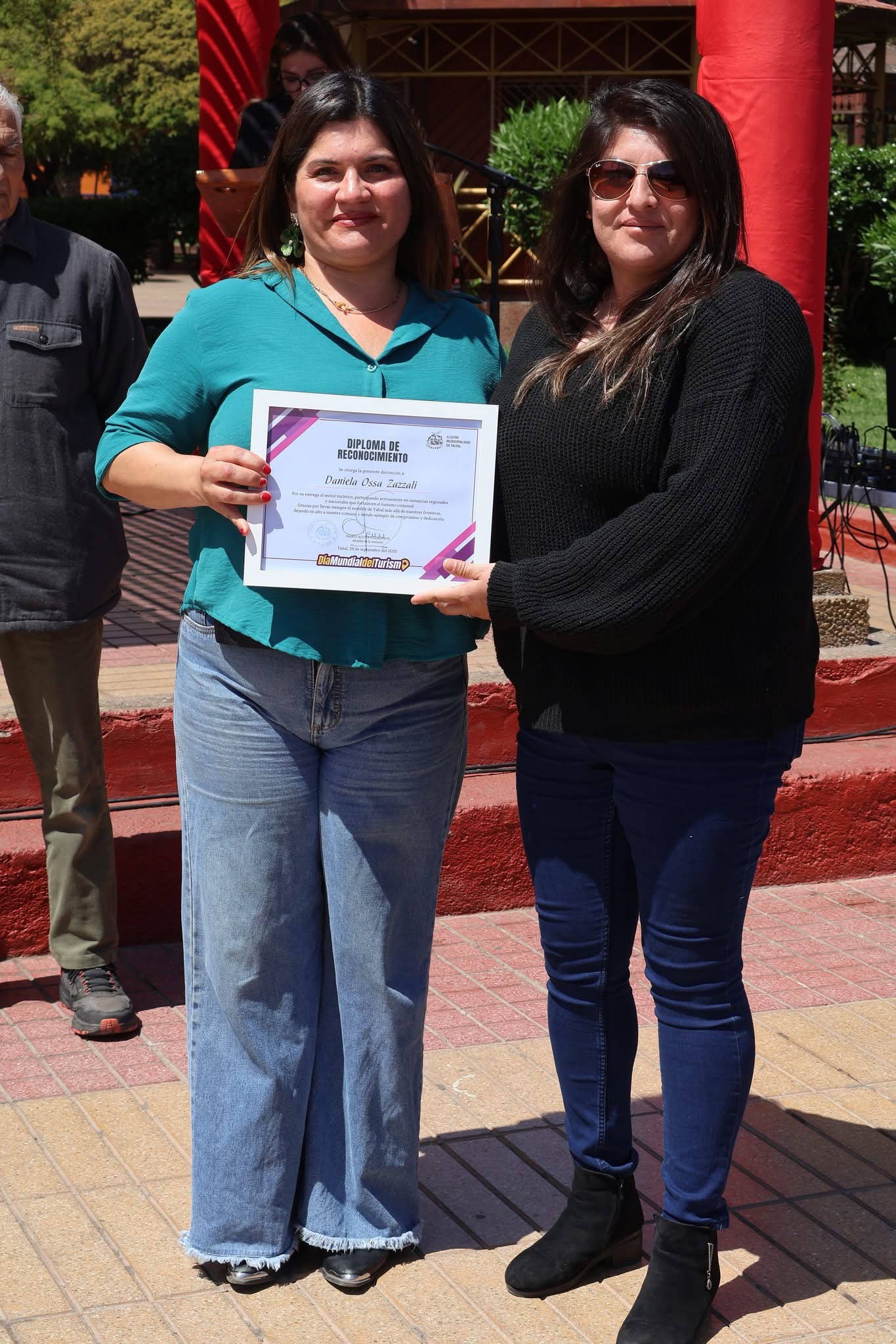 Daniela Ossa Zazzali reconocida por su aporte al turismo en Taltal.