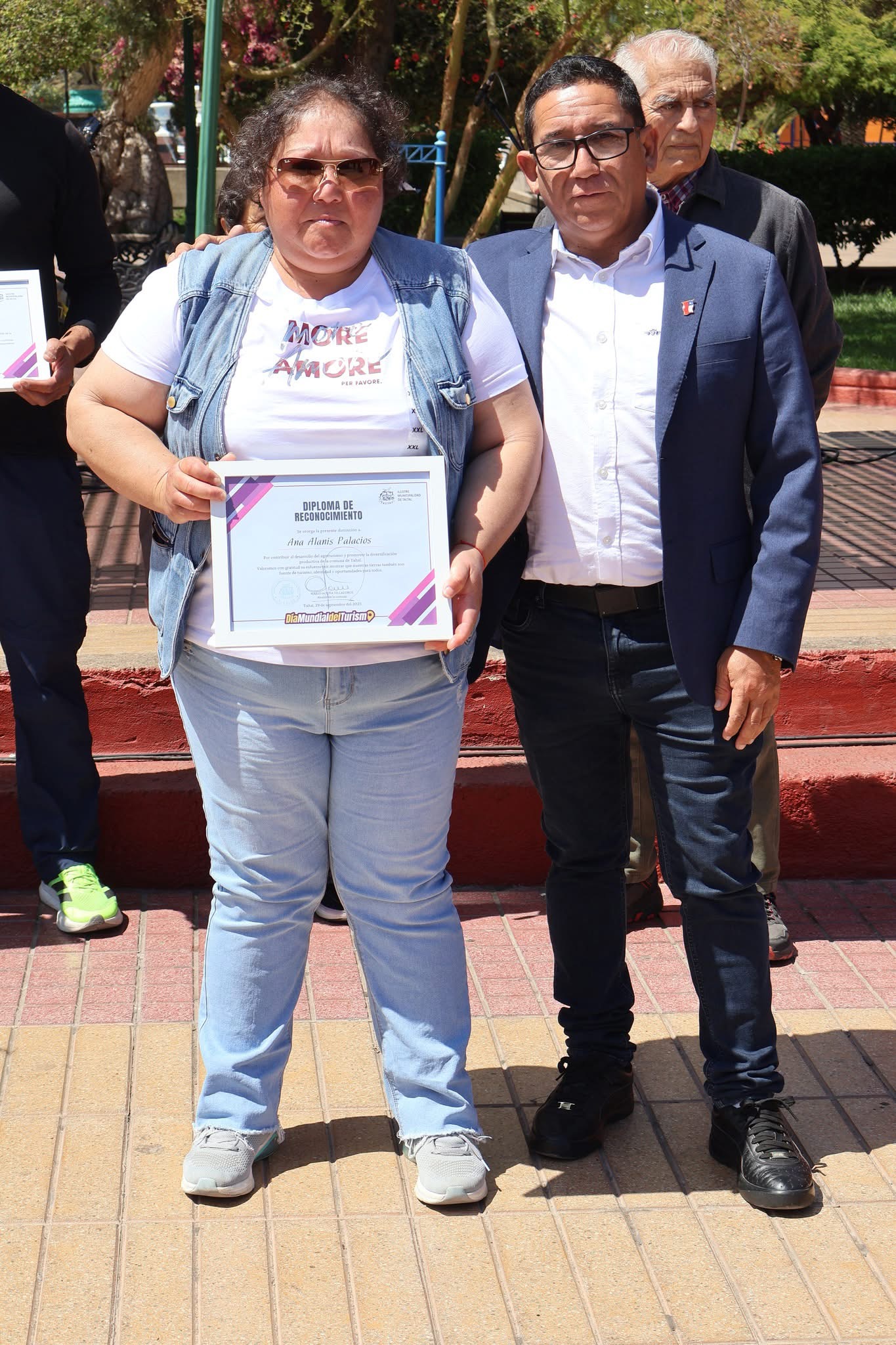 Ana Alanís Palacios recibe distinción durante celebración del turismo en Taltal.