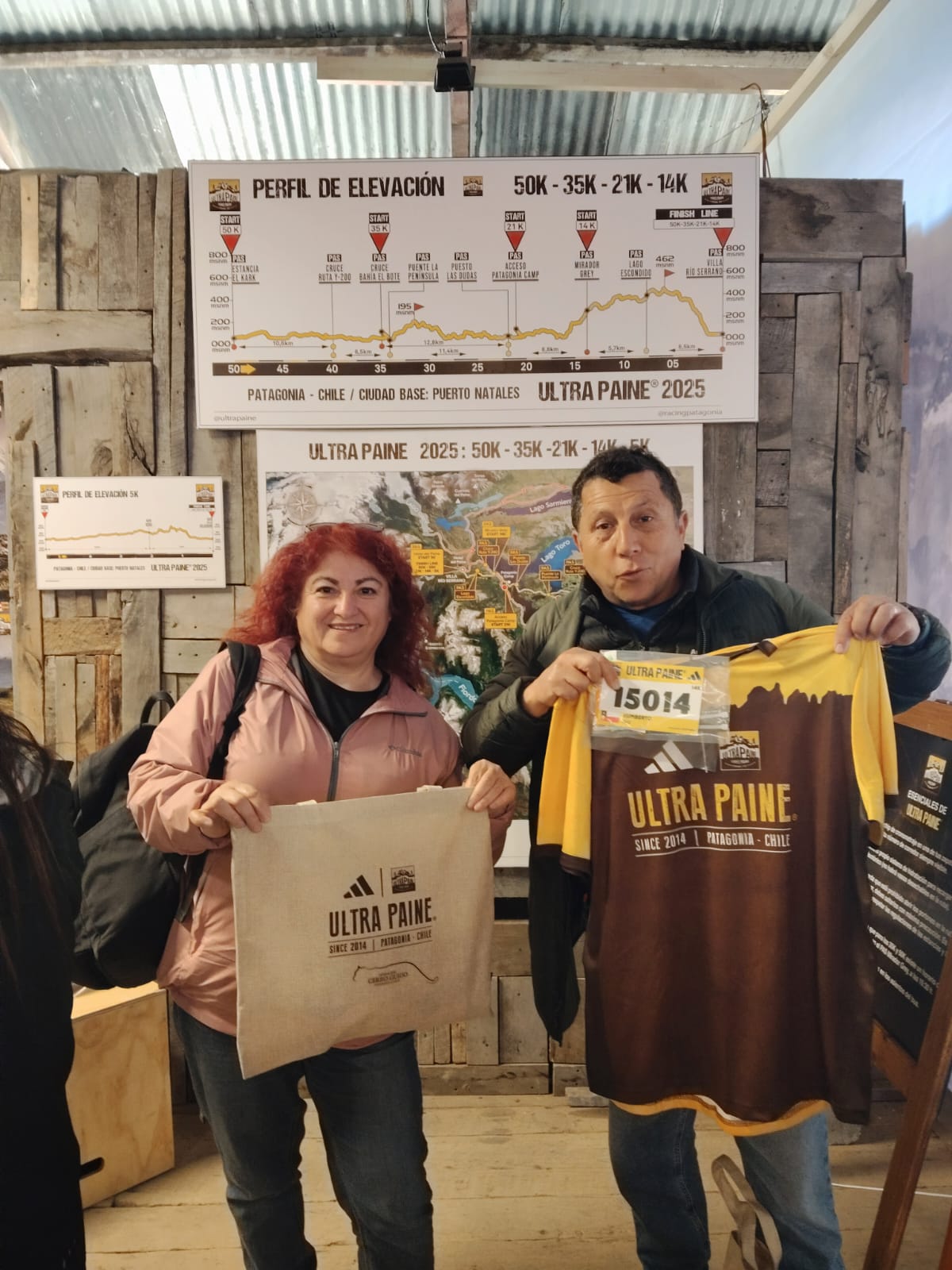 Humberto Díaz y Cecilia Roblero reciben su kit de competencia en el Ultra Paine 2025