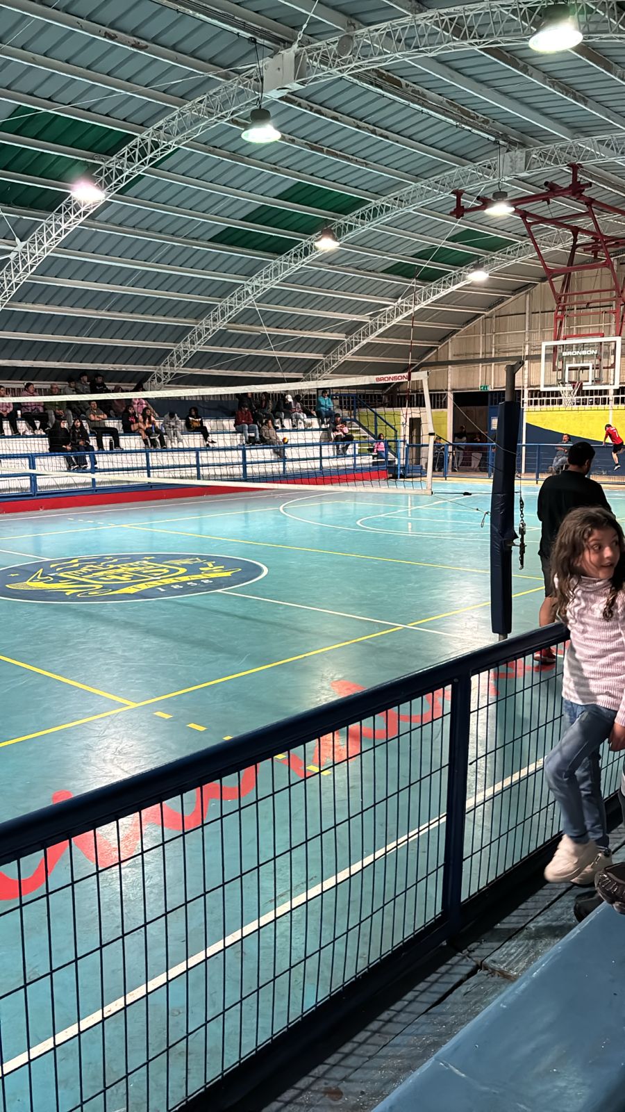 Humberto Díaz y Cecilia Roblero reciben su kit de competencia en el Ultra Paine 2025