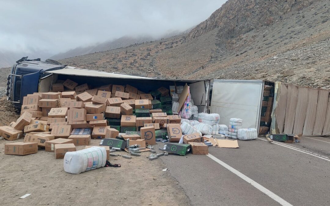 Camión volcado mantuvo interrumpida la Ruta 1 entre Taltal y Paposo