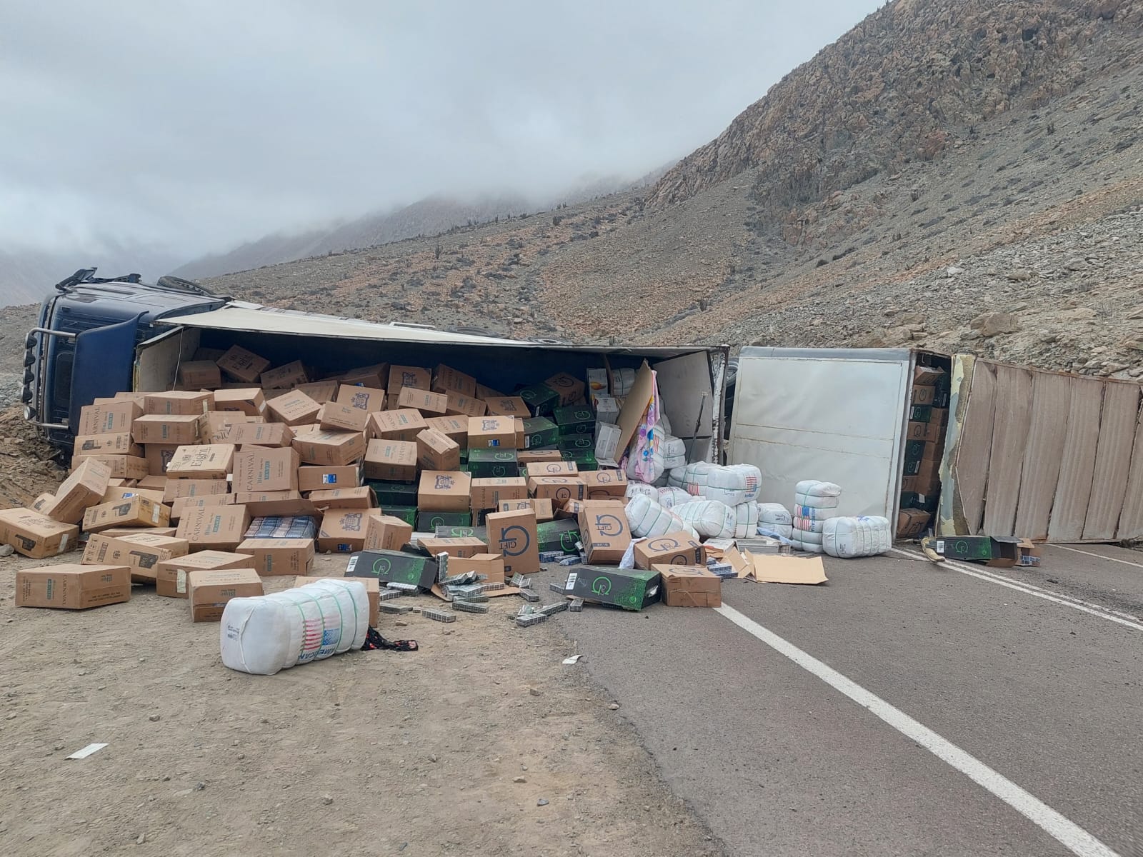 camion-volcado-ruta1-paposo-cigarrillos-contrabando.jpg Estudiantes y vecinos de Taltal participando en la jornada de limpieza de playas 2025, organizada por la municipalidad junto a instituciones públicas y privadas.