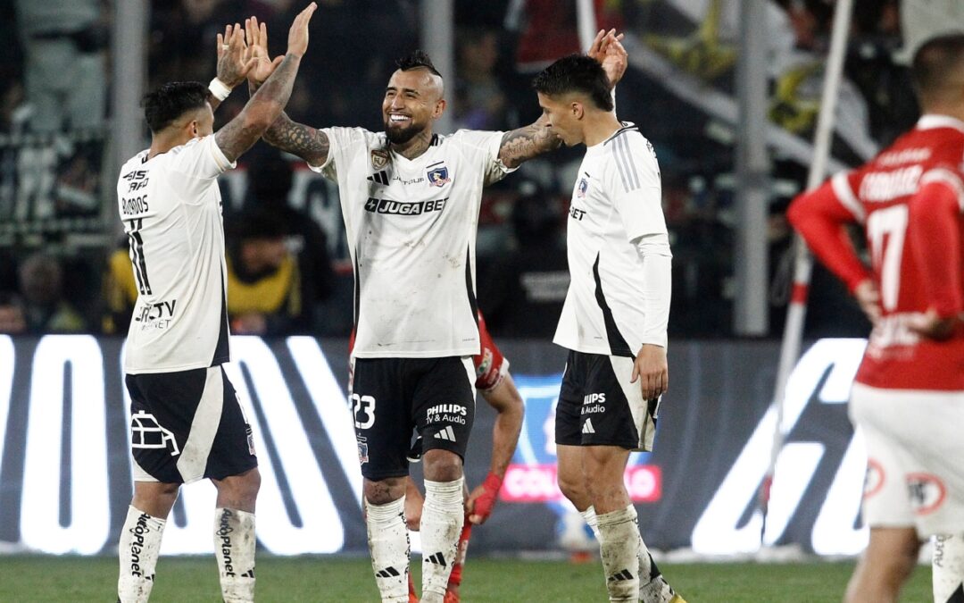 Colo Colo golea 4–0 a Iquique y revive sus opciones en la Liga de Primera