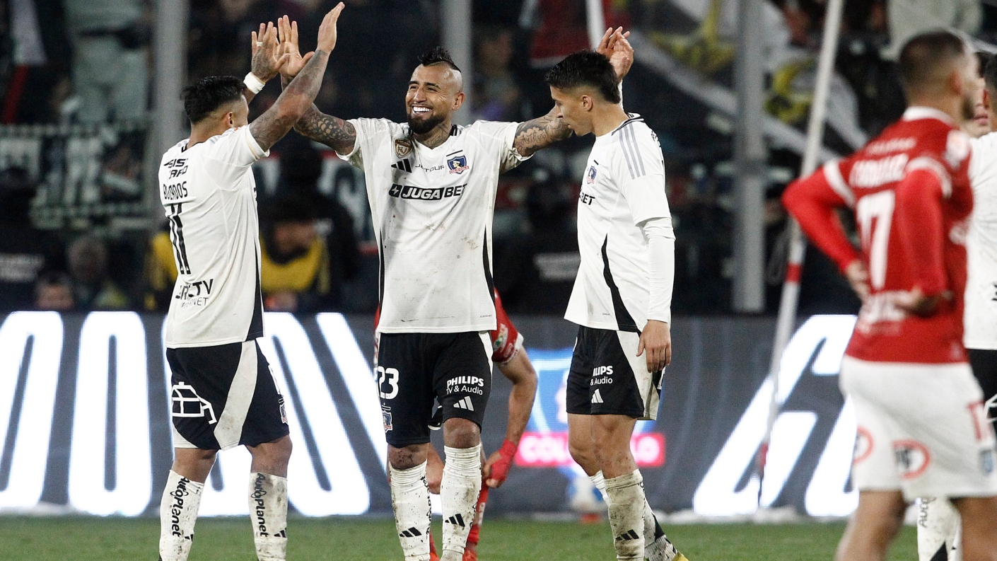 Lucas Assadi a punto de marcar su gol con la camiseta de Universidad de Chile en la victoria 2–1 sobre Alianza Lima por la Copa Sudamericana 2025 en Coquimbo.