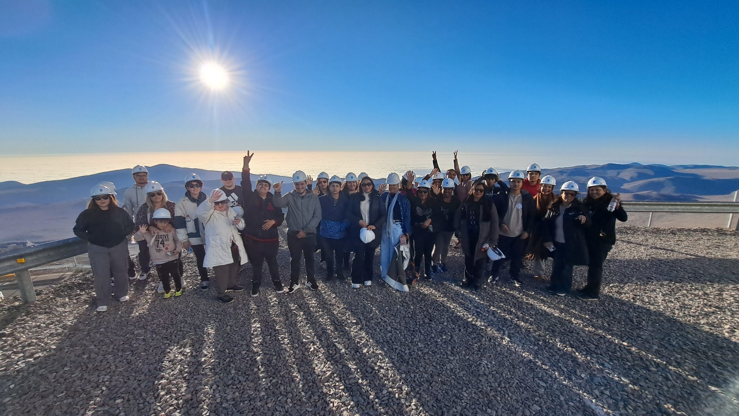visita-comunidades-changas-paranal-eso-taltal.jpg Delegación de comunidades changas de Taltal y Paposo durante su visita al Observatorio Paranal, junto a personal del ESO, en el marco del quinto aniversario del reconocimiento del Pueblo Chango.