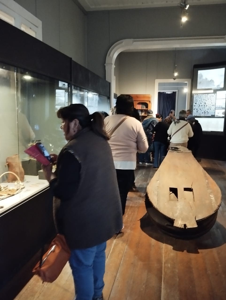Participantes del programa disfrutan de la colección patrimonial del Museo Augusto Capdeville.