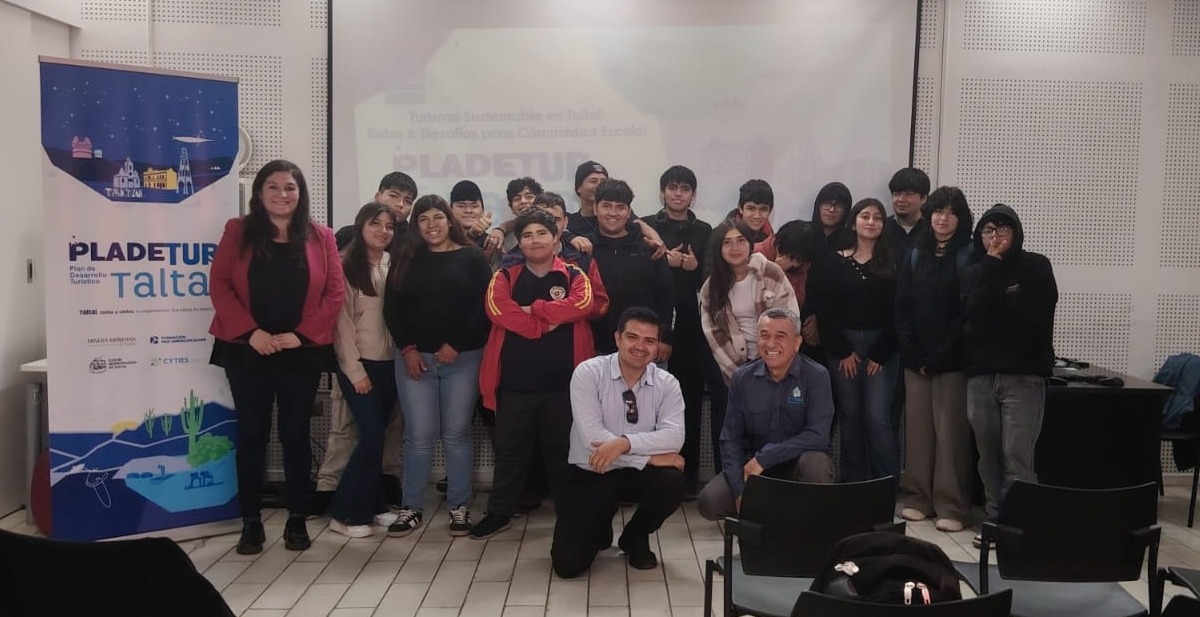 Charla preventiva por Fiestas Patrias en la Biblioteca Municipal de Taltal con Senda y Carabineros