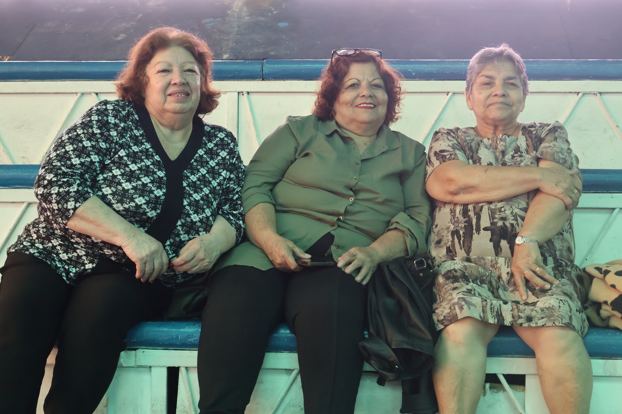 Público asistente disfrutando de la tarde de actividades y convivencia en el Mes del Adulto Mayor.