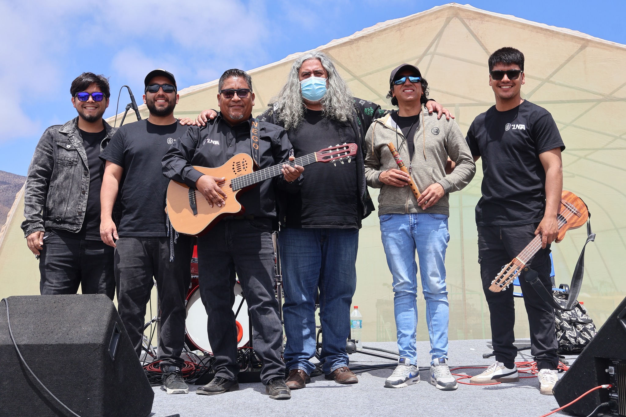 El grupo musical taltalino La Junta durante su presentación en La Feria Costumbrista AgroTaltal 2025, en el sector La Cachina.