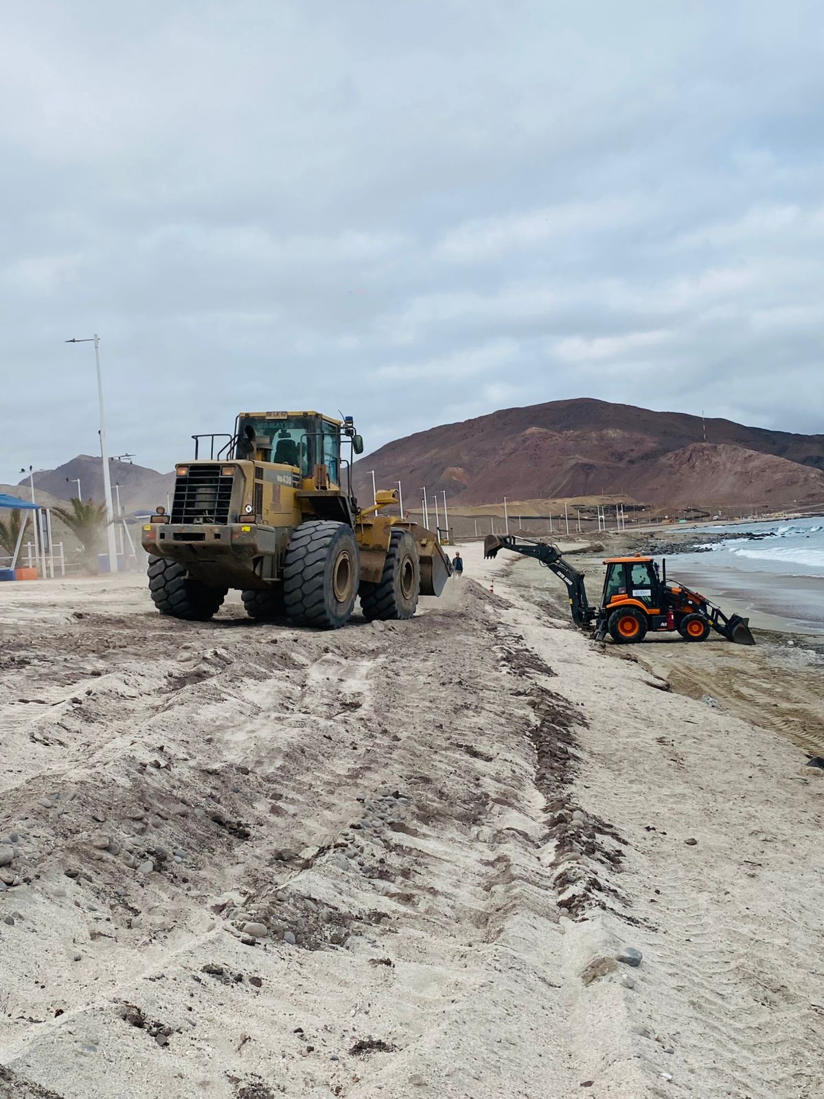 Equipos municipales nivelan el borde costero de Taltal como parte del programa PAMO.