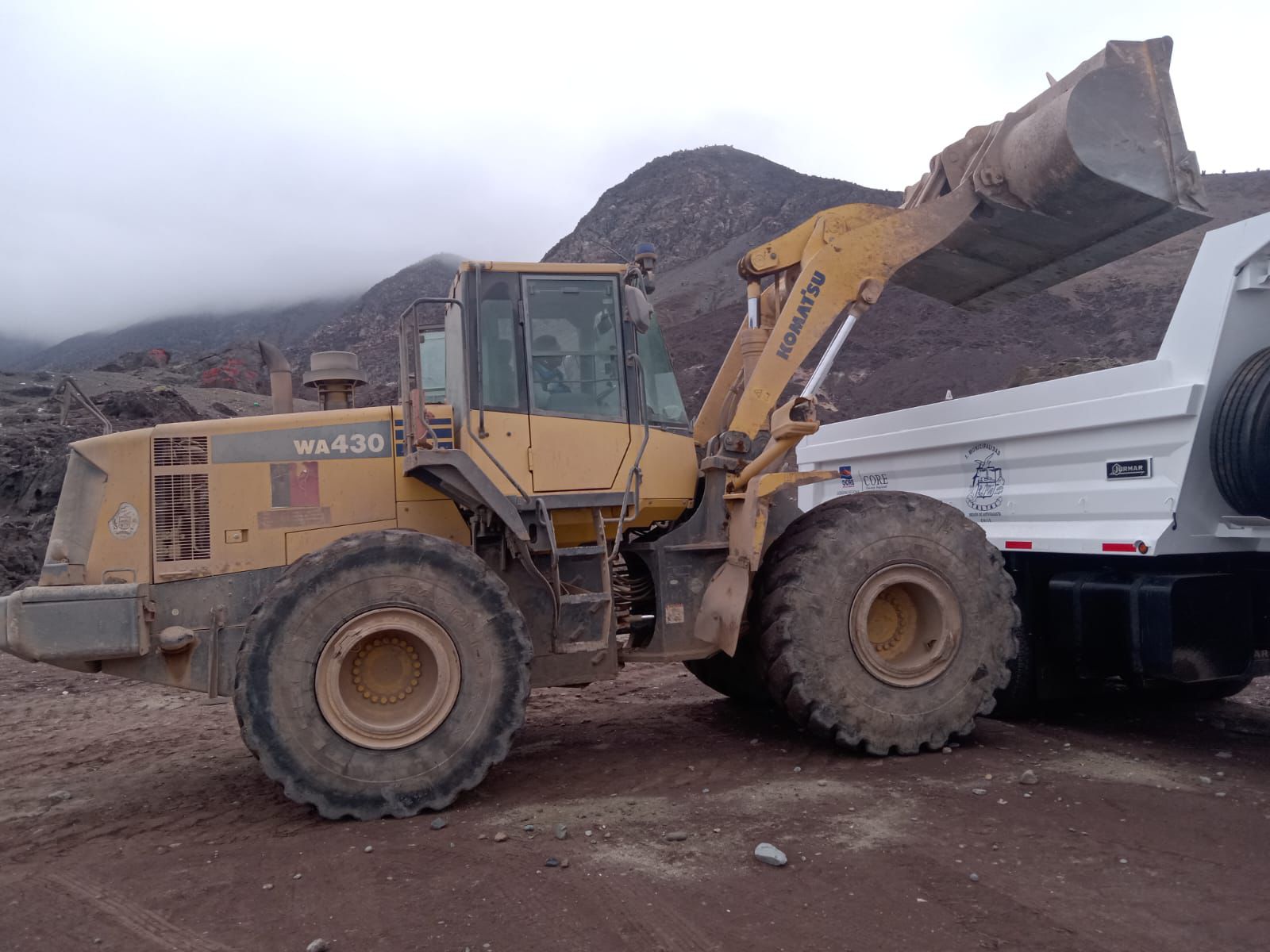 Carga de material y despeje de acceso costero en el marco del Programa PAMO.