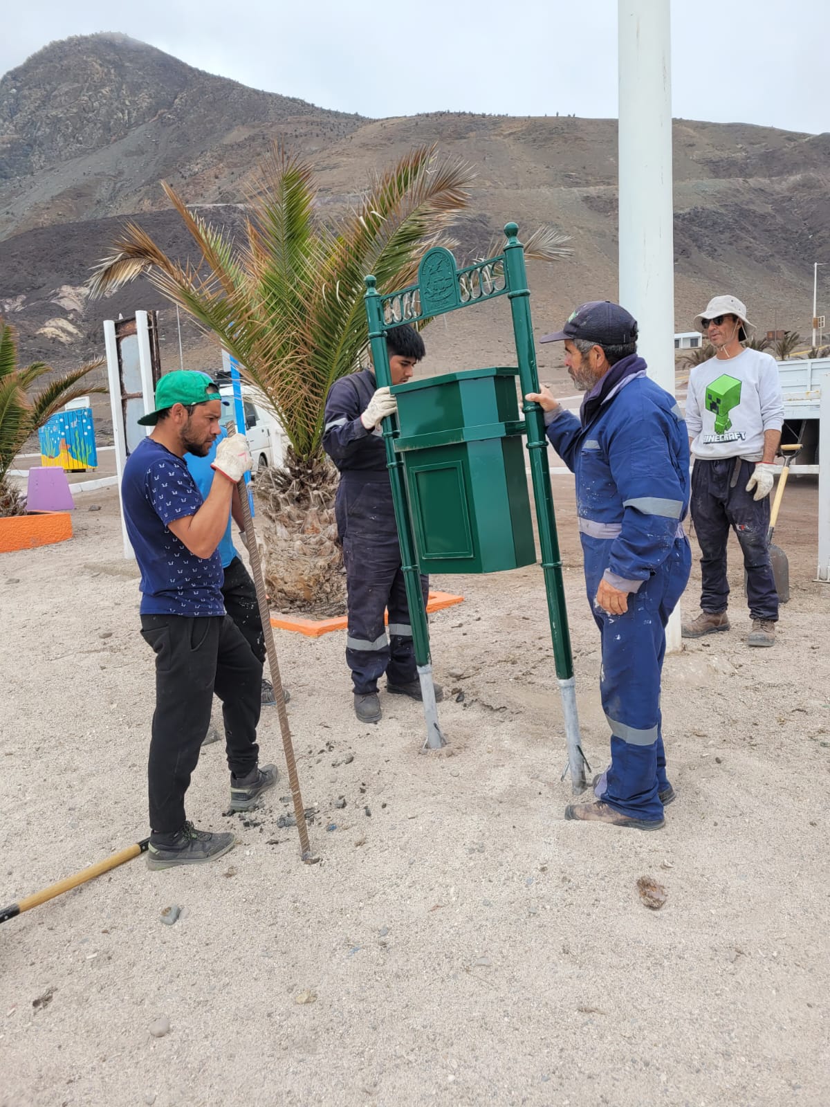 Instalación de bausurero en la zona central de la playa.