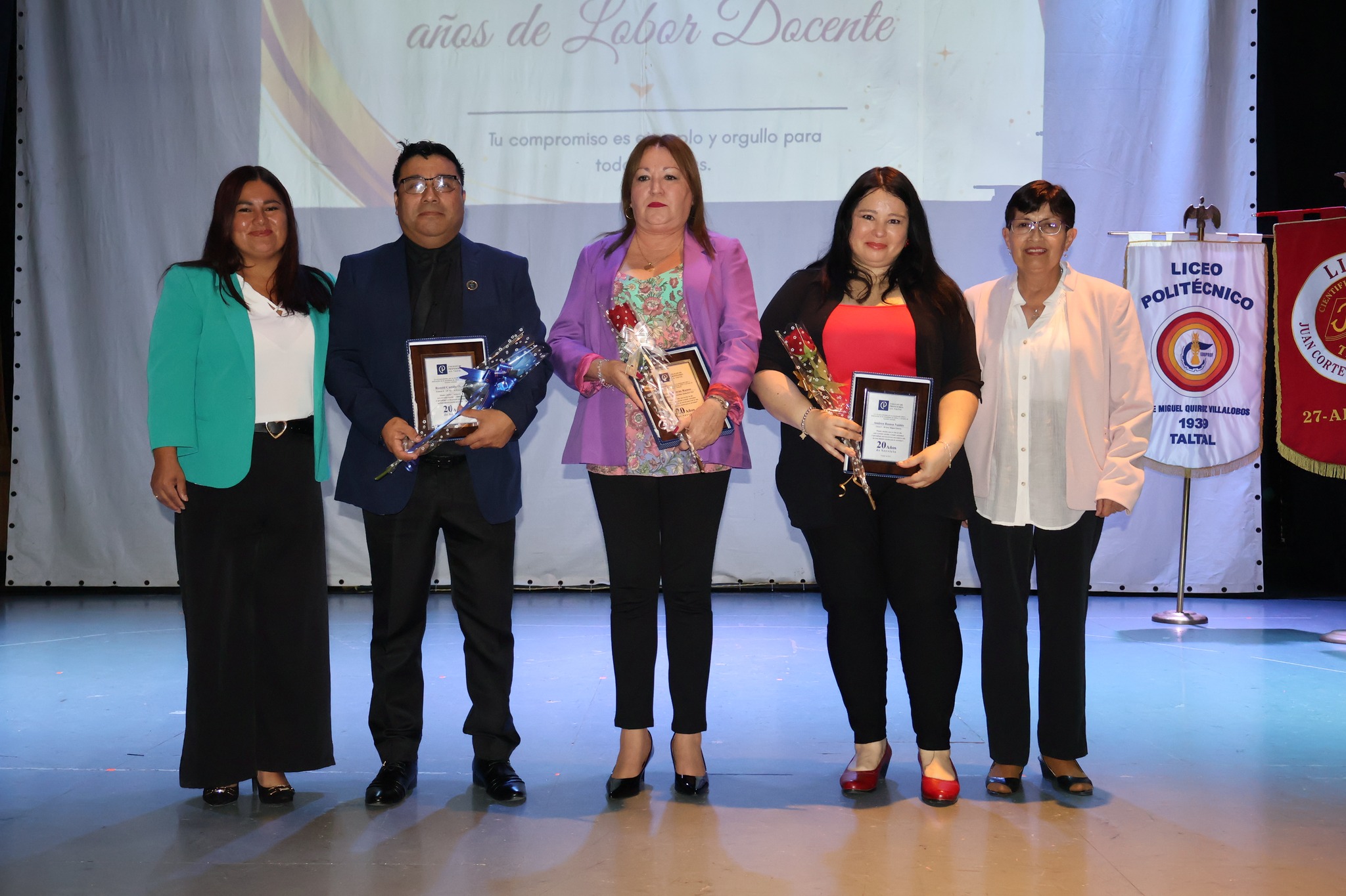 Docentes taltalinos son reconocidos por 20 años de trayectoria en la educación comunal.