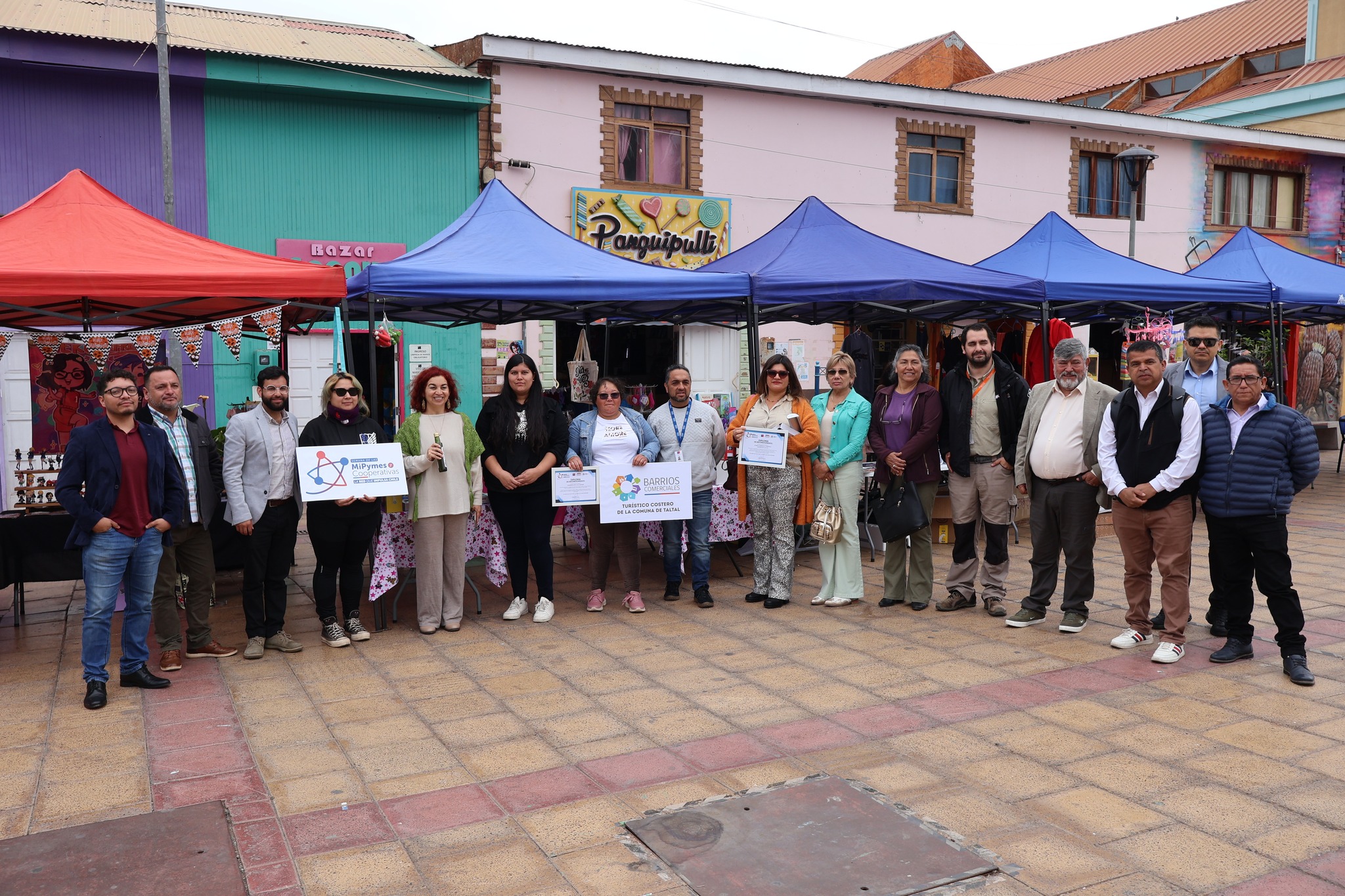 Representantes de cooperativas, barrios comerciales y autoridades regionales en la Feria de las MiPymes y Cooperativas 2025 en Taltal.