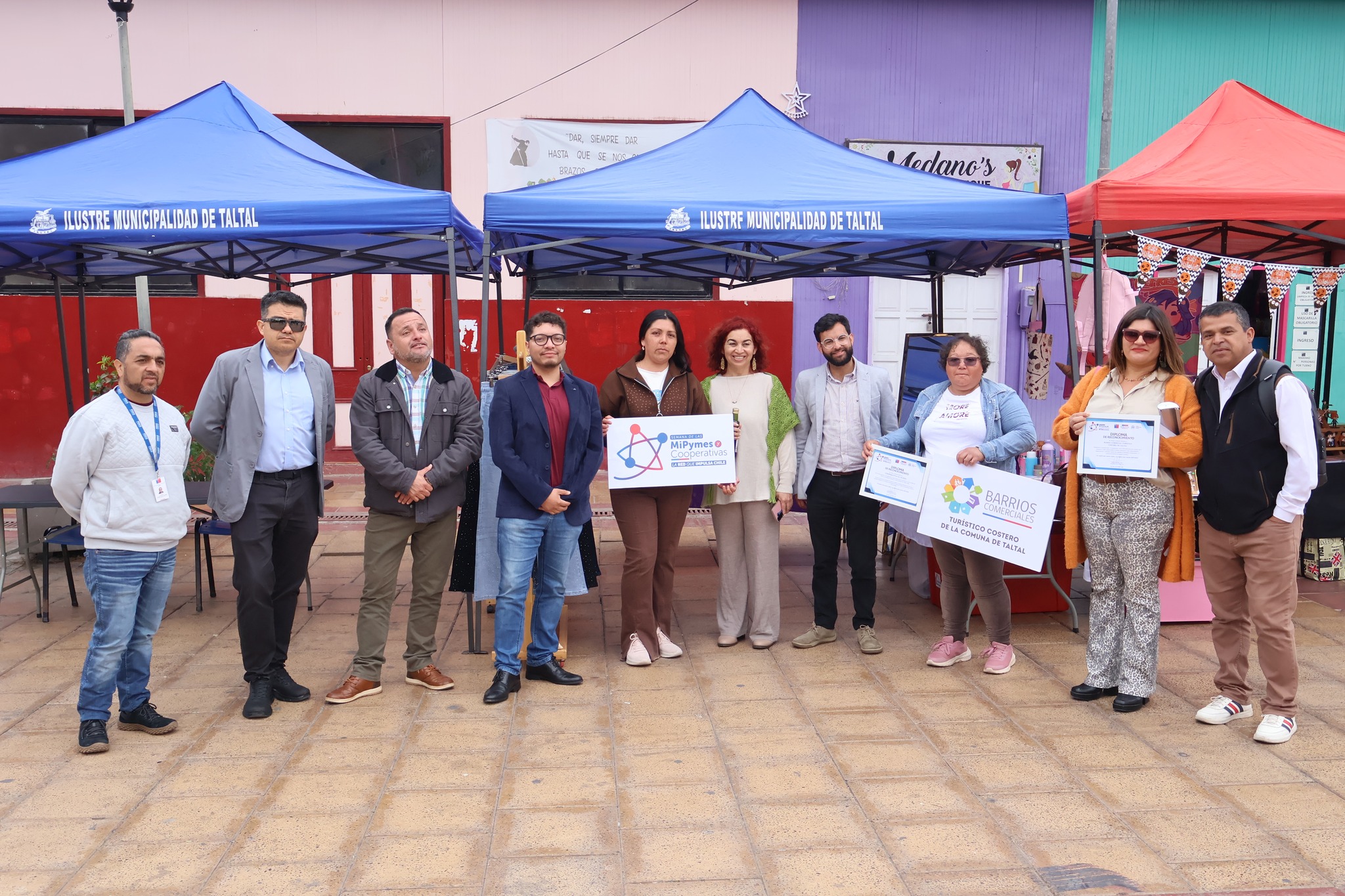 Integrantes del Barrio Comercial Turístico Costero de Taltal reciben reconocimiento durante la Semana de las MiPymes 2025.