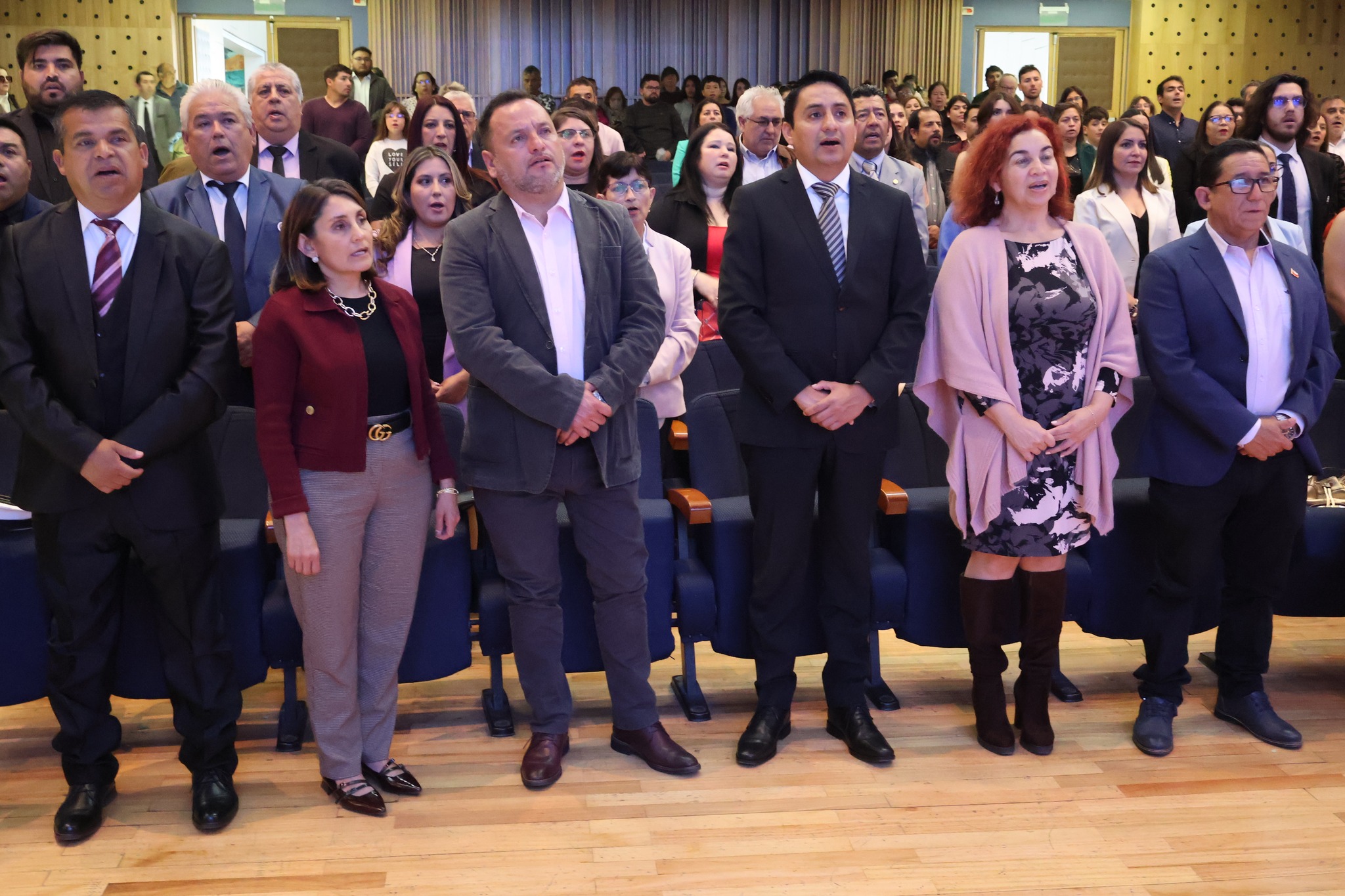 Autoridades locales y representantes de la educación participan en el acto comunal del Día del Profesor y la Profesora 2025.