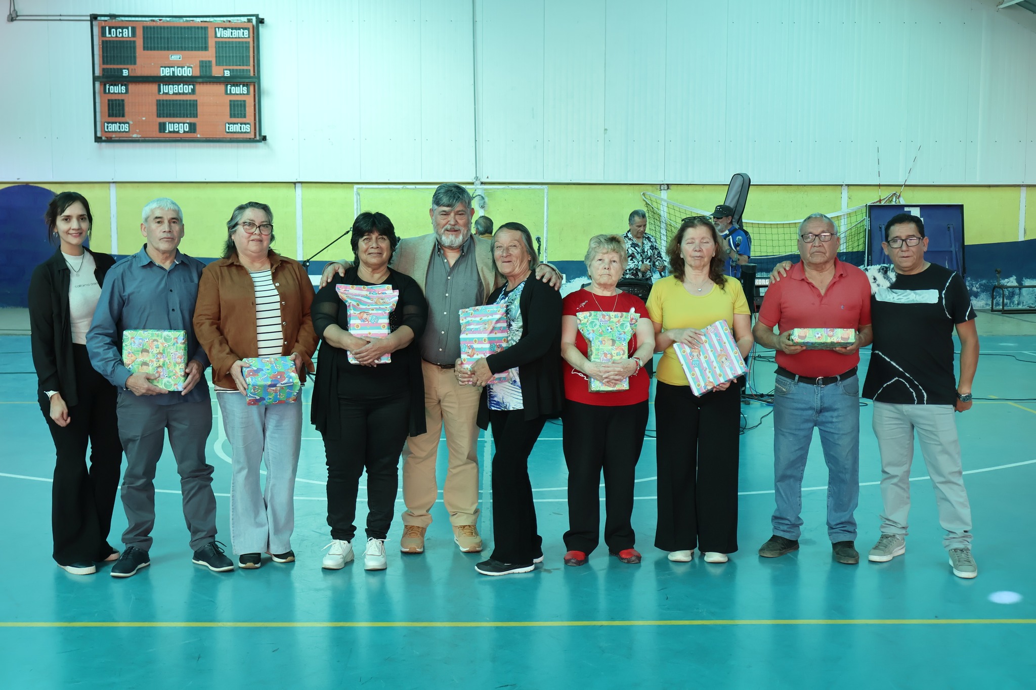 Participantes de la jornada del Mes del Adulto Mayor reciben premios y reconocimientos junto a autoridades comunales de Taltal.