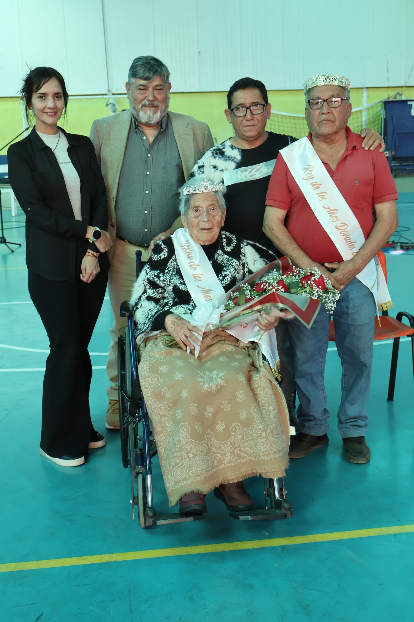 Coronación de los Reyes del Adulto Mayor 2025 en Taltal junto a autoridades municipales.