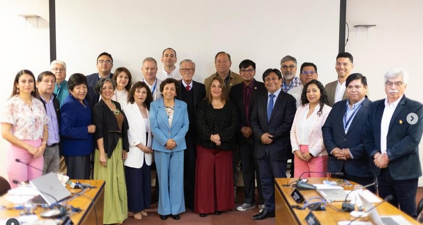 Autoridades de ENAMI, Gobierno Regional y Municipalidad de Taltal durante la aprobación del convenio que permitirá el traslado de la planta José Antonio Moreno al sector Las Breas.