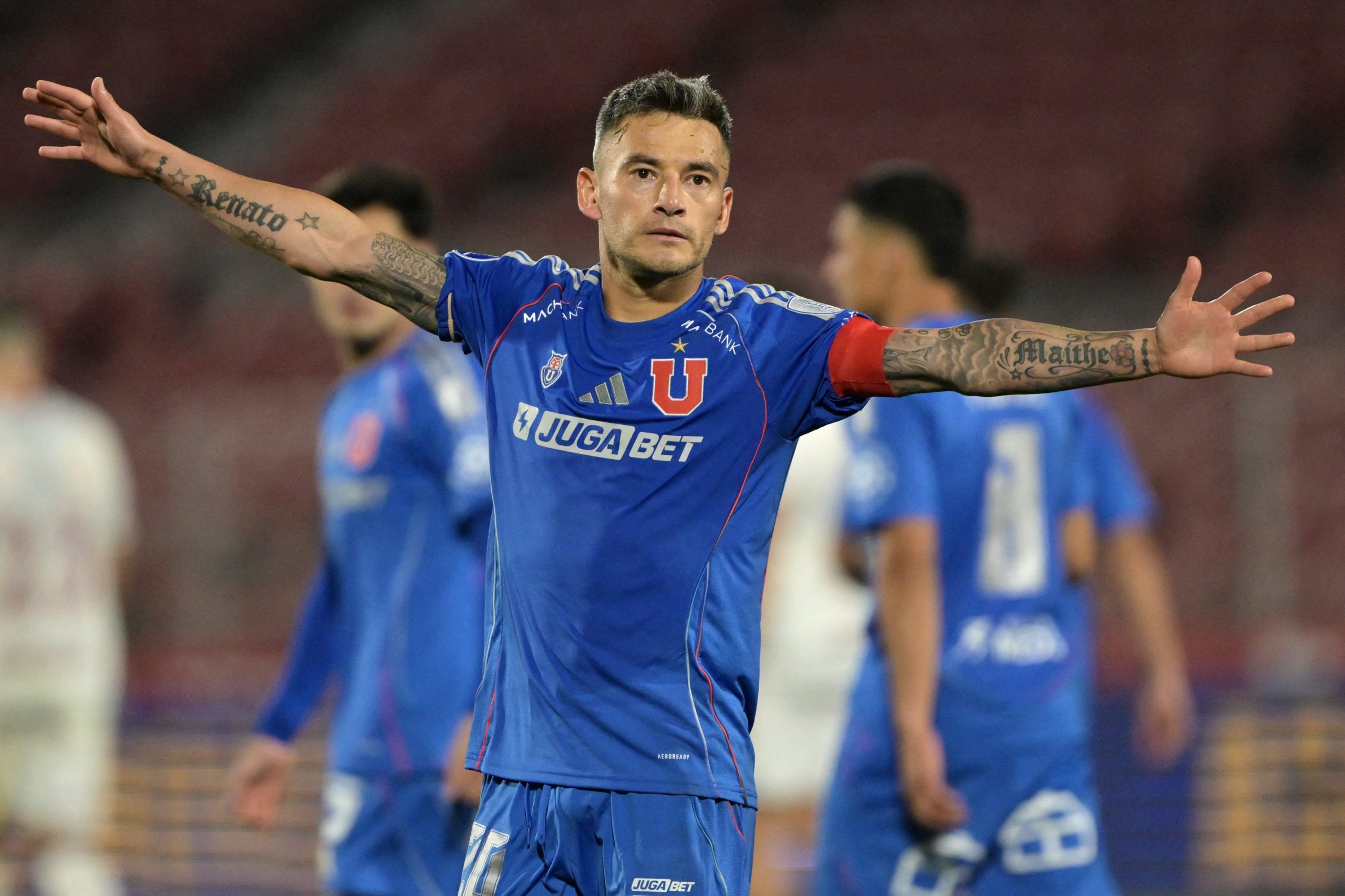 u-de-chile-lanus-semifinal-sudamericana-empate-aranquiz-2025.jpg Charles Aránguiz celebra el gol del empate 2-2 ante Lanús por la semifinal de ida de la Copa Sudamericana en el Estadio Nacional.