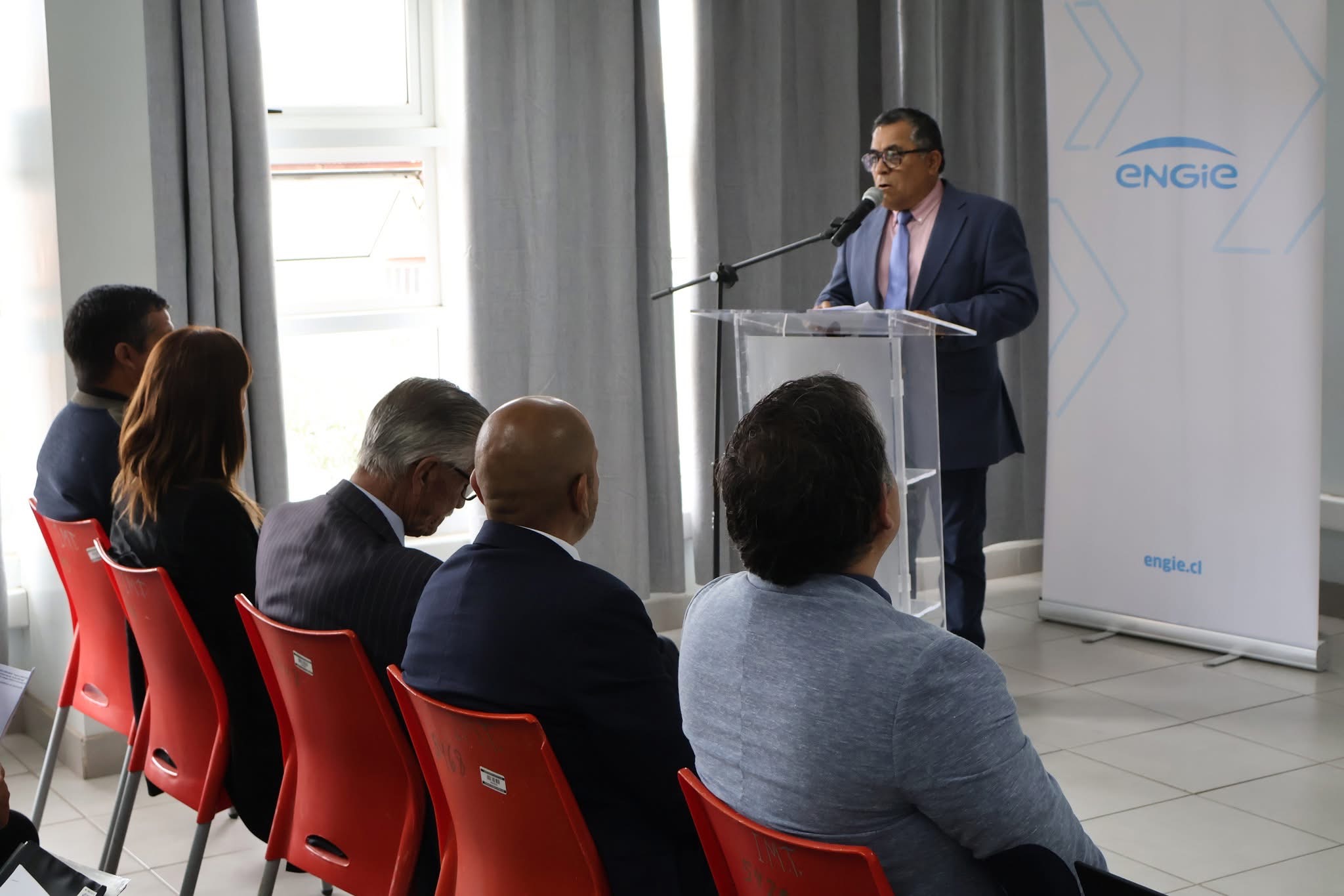 Maestro de ceremonias Mario Castillo realiza la locución oficial del evento.