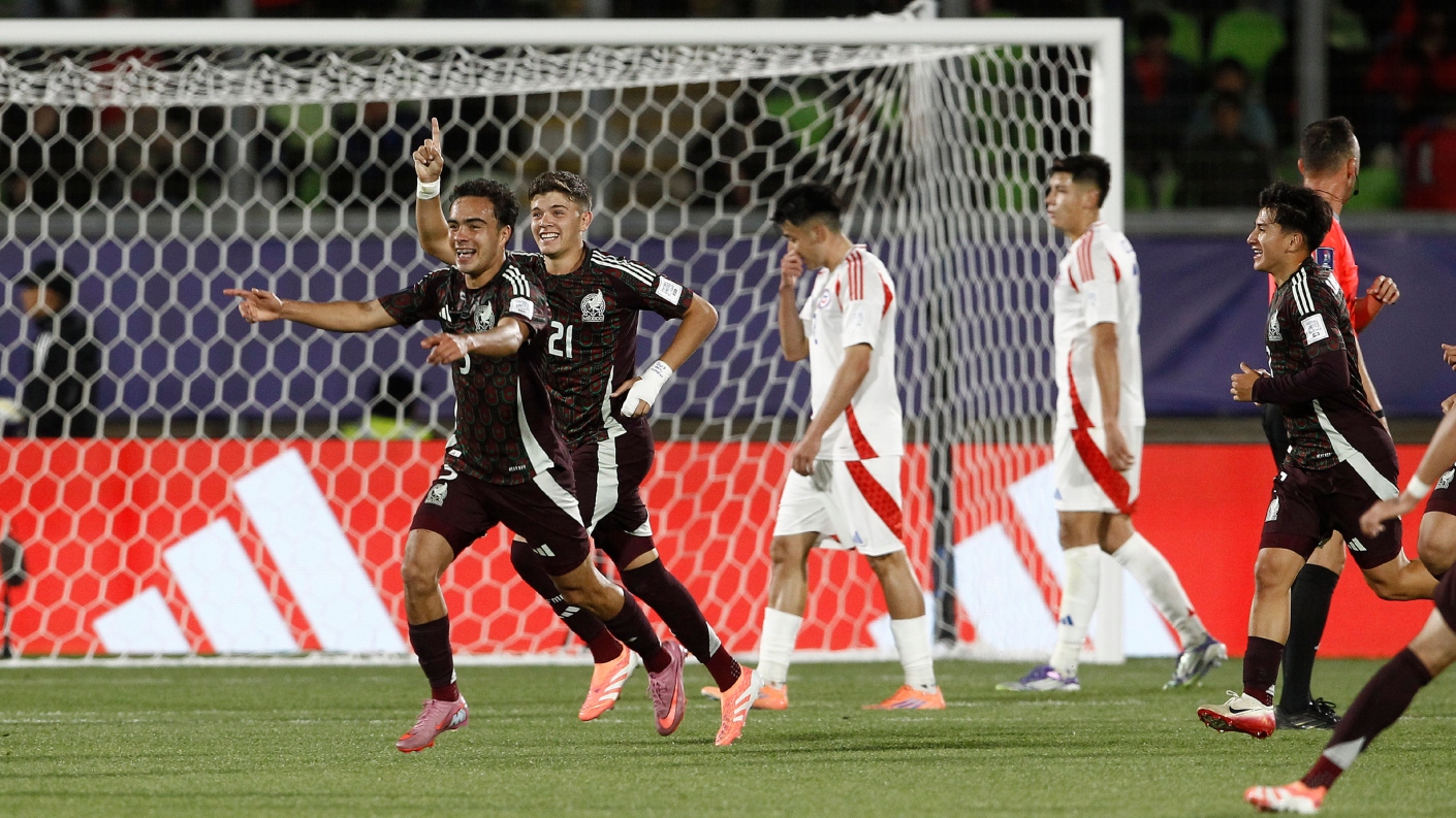 Lucas Assadi a punto de marcar su gol con la camiseta de Universidad de Chile en la victoria 2–1 sobre Alianza Lima por la Copa Sudamericana 2025 en Coquimbo.