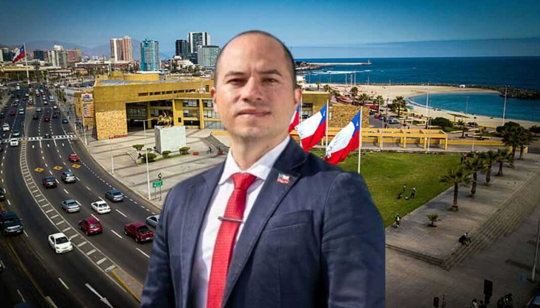 concejal-dinko-rendic-1068x610 Autoridades del Servicio de Salud Antofagasta inspeccionan una de las nuevas ambulancias Mercedes-Benz Sprinter equipadas con tecnología de emergencia avanzada.